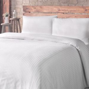 روتختی ساده هتلی ارزان دو نفره سفید، طراحی تک رنگ راه راه محو، جنس پنبه، رنگبندی متنوع، شامل روتختی، روتشکی و روبالشی