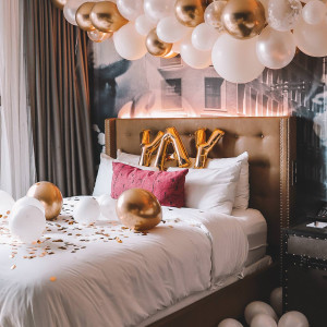 تزیین اتاق خواب عروس با بادکنک