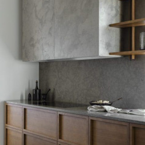 کابینت مدرن طوسی طرح مرمر و کابینت چوبی