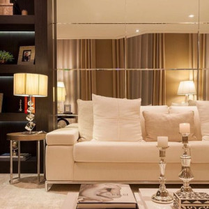 طراحی دیوار پذیرایی با آینه