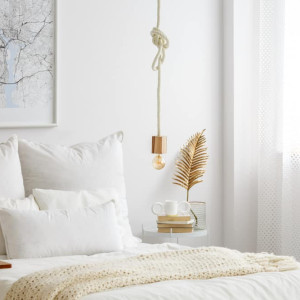 دکوراسیون اتاق خواب ساده و شیک سفید طلایی