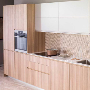 کابینت مدرن و قهوه ای طرح چوب روشن ام دی اف در آشپزخانه مدرن