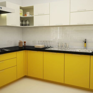 کابینت زرد و سفید ام دی اف مات در دکوراسیون آشپزخانه مدرن ال شکل با صفحه روی کابینت مشکی