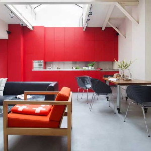 کابینت قرمز سیر ام دی اف مات در دکوراسیون آشپزخانه مدرن خطی