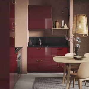 کابینت قرمز تیره ام دی اف هایگلاس در دکوراسیون آشپزخانه مدرن