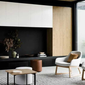 دکوراسیون سفید مشکی و قهوه ای خانه مدرن